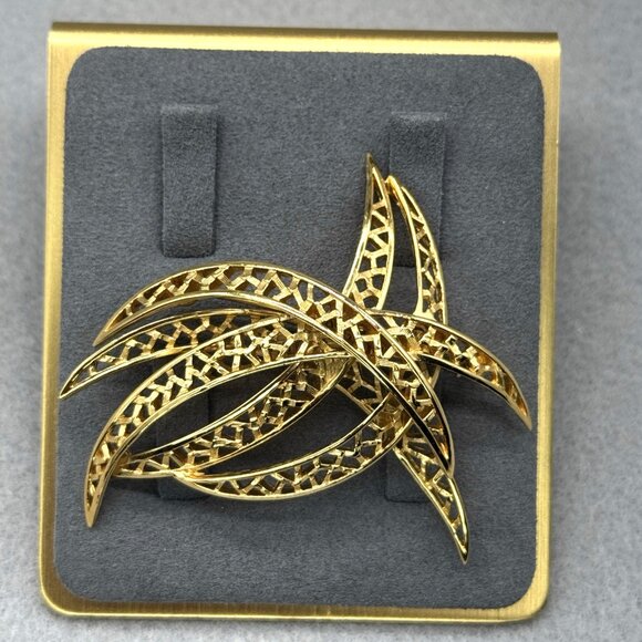 Vintage Crown Trifari Brooch Gold Tone Filigree Whimsical Atomic 3D Open Work - Picture 2 of 6